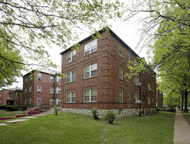 7570-7572 Oxford Dr Apartments