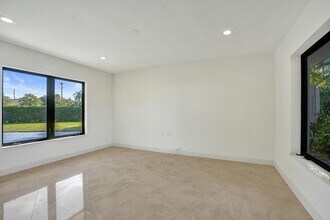 2425 Fryer Point in Fort Lauderdale, FL - Foto de edificio - Building Photo