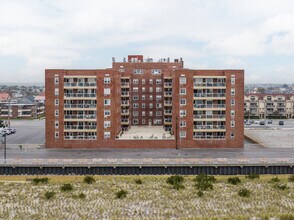 Lafayette Terrace in Long Beach, NY - Building Photo - Building Photo