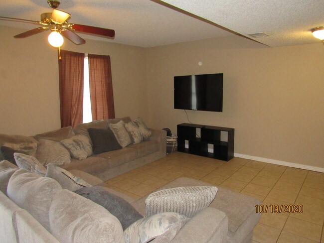 1853 Whispering Oaks Ln in Fort Walton Beach, FL - Building Photo - Building Photo