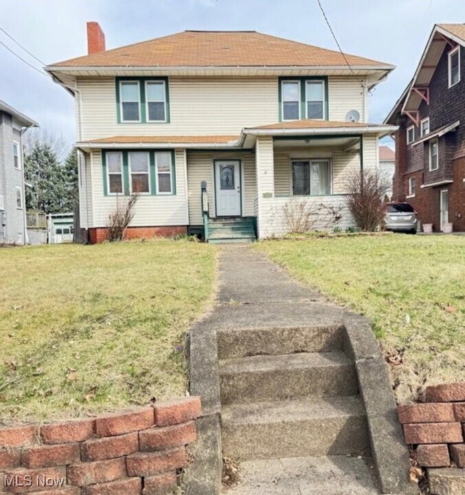 799 E Buchtel Ave in Akron, OH - Building Photo
