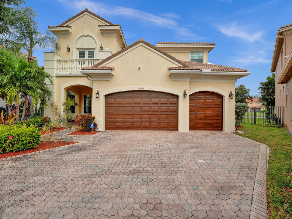 6264 Paradise Cove in Royal Palm Beach, FL - Building Photo