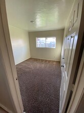 2108 Edgewood St in Bakersfield, CA - Building Photo - Building Photo