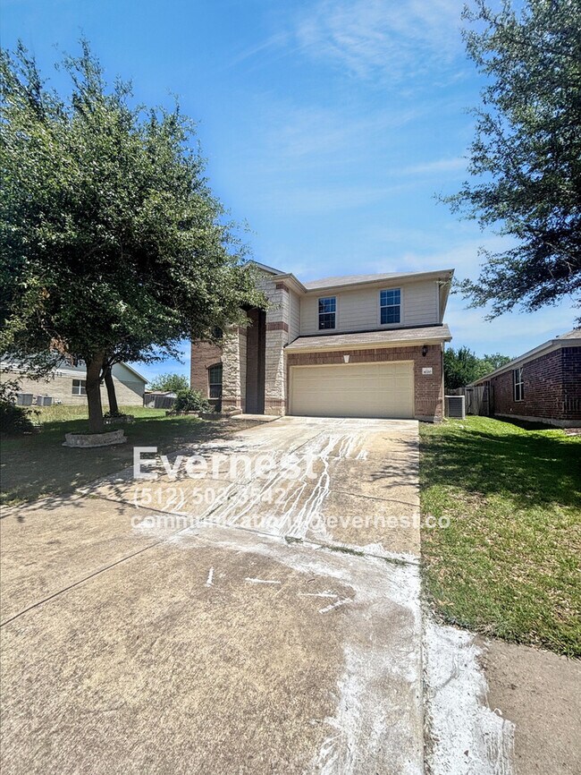 4220 Rolling Water Dr in Pflugerville, TX - Building Photo - Building Photo
