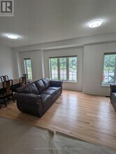 676 Fleetwood Dr in Oshawa, ON - Building Photo - Building Photo