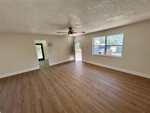 18812 Carr Dr in Lutz, FL - Building Photo - Building Photo