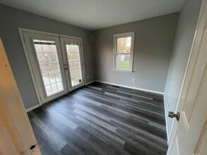 2021 W Twelve Mile Rd in Royal Oak, MI - Building Photo - Building Photo