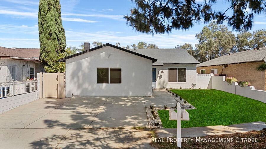 13050-13050 1/2 Tonopah St in Los Angeles, CA - Building Photo