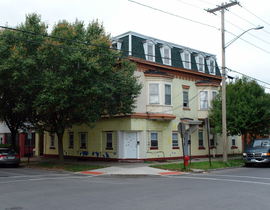 215-217 Ash St in Syracuse, NY - Foto de edificio