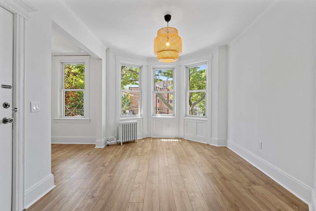 44 Highwood Terrace in Weehawken, NJ - Building Photo