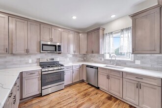 285 Julianne Terrace in Secaucus, NJ - Building Photo - Building Photo