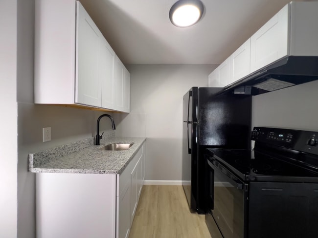 4337 Clarkwood Pkwy in Warrensville Heights, OH - Foto de edificio - Building Photo