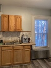 16 Pearl St. in Springfield, VT - Foto de edificio - Interior Photo