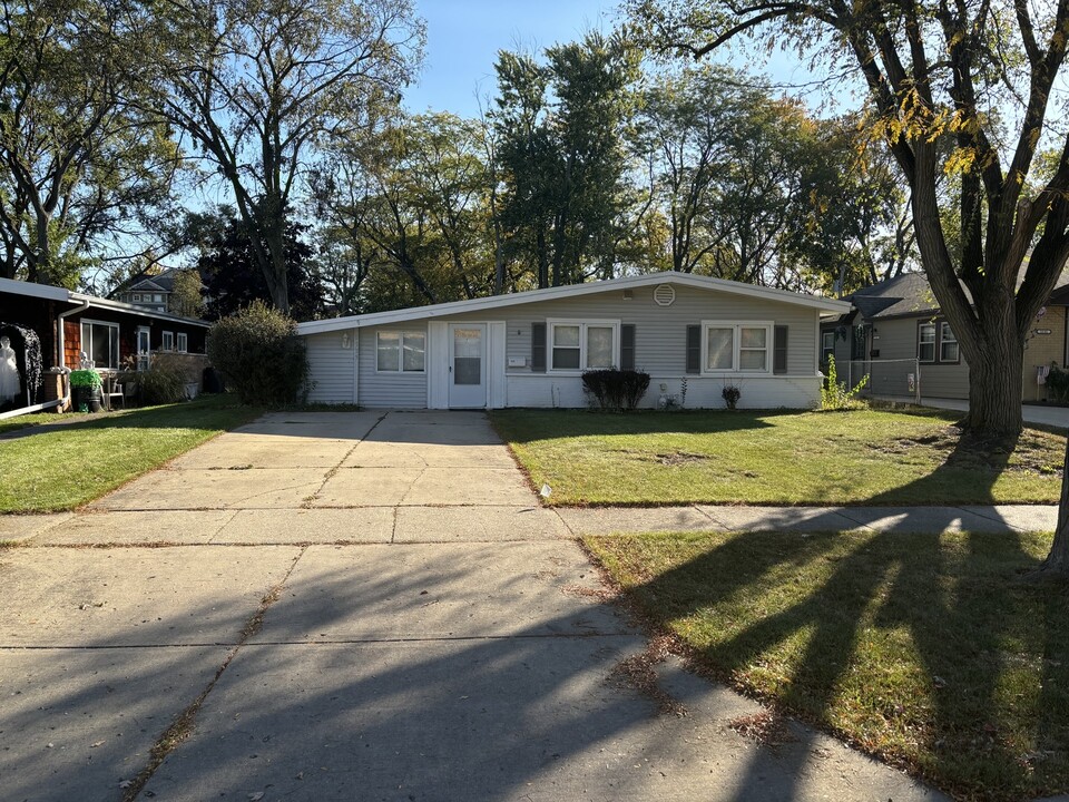 1535 Maple St in Glenview, IL - Building Photo