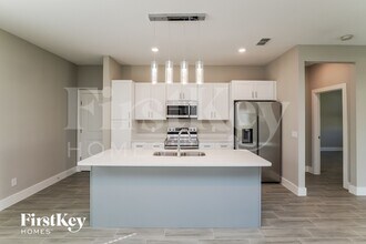 1666 Redfin Dr in Poinciana, FL - Building Photo - Building Photo