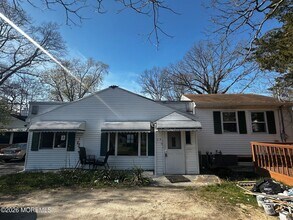 114 W 4th St in Howell, NJ - Building Photo - Building Photo
