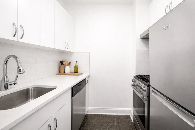 457 W 17th St in New York, NY - Building Photo - Building Photo