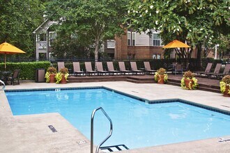Bridges at Chapel Hill in Carrboro, NC - Foto de edificio - Building Photo