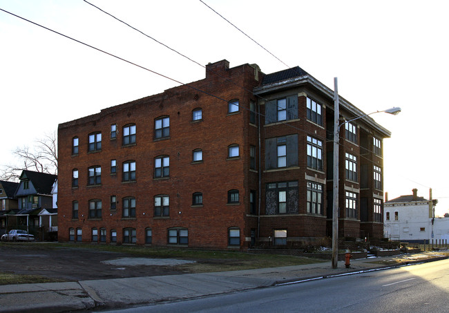 8012 Carnegie Ave in Cleveland, OH - Building Photo - Building Photo