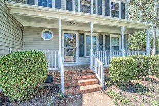 304 Lynns Way in Yorktown, VA - Building Photo