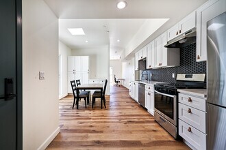 2600 S Catalina St in Los Angeles, CA - Building Photo - Building Photo