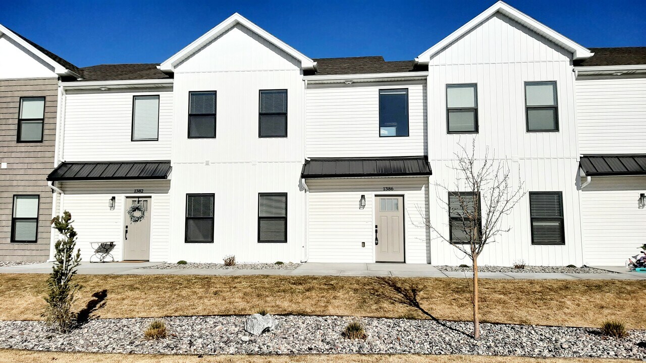 1386 Pinecrest Trl in Ammon, ID - Building Photo