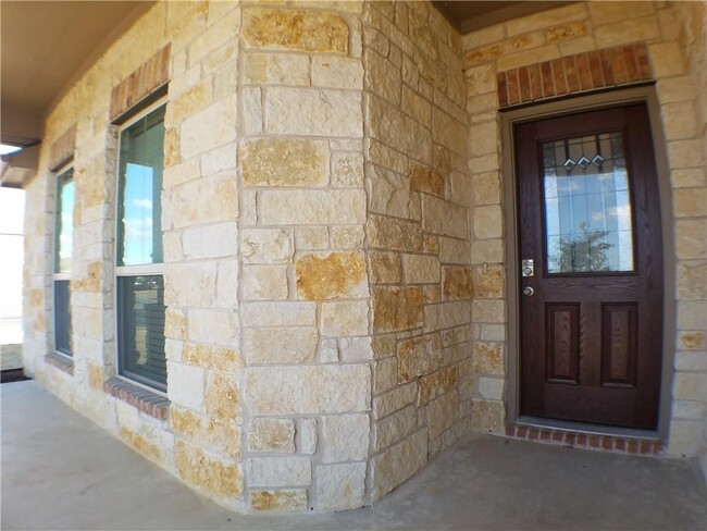 5877 Heron Dr in Buda, TX - Building Photo - Building Photo