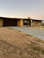 15392 Morada Rd in Victorville, CA - Building Photo