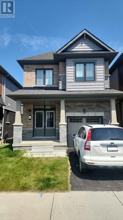 64 Monteith Dr in Brantford, ON - Building Photo