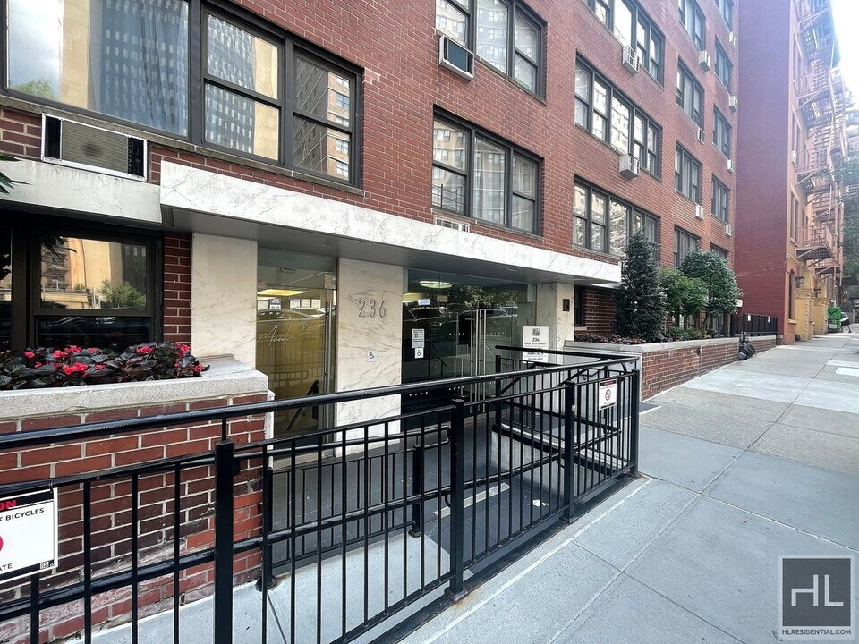 EAST 36 STREET in New York, NY - Building Photo