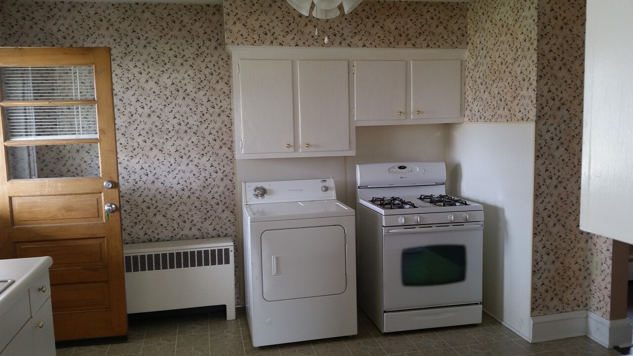 38 E 7th St, Unit Rear 38 East 7th st in Wyoming, PA - Building Photo