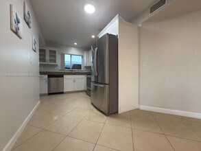 716 NE 7th St in Hallandale Beach, FL - Building Photo - Building Photo