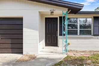 6051 Carlton Ave in Sarasota, FL - Building Photo - Building Photo