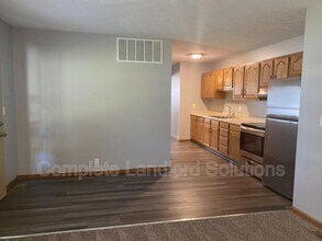 4705 N Show St in North Terre Haute, IN - Foto de edificio - Building Photo