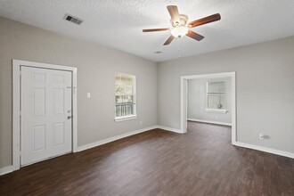 6816 Avenue C in Houston, TX - Foto de edificio - Building Photo