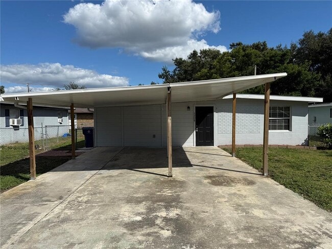 5208 Hill Dr in Zephyrhills, FL - Building Photo - Building Photo