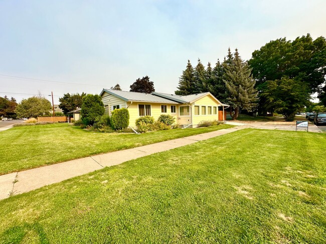 408 N Anderson St in Ellensburg, WA - Foto de edificio - Building Photo