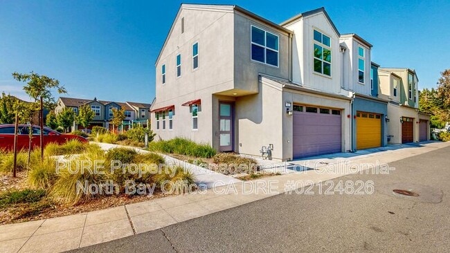 property at 43 Myrsine Wy