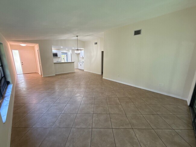 100 Golfview Dr in Homosassa, FL - Foto de edificio - Building Photo