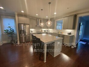 137 Flora Ave NE in Atlanta, GA - Building Photo - Building Photo