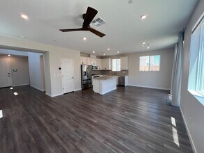 882 Benning St in Henderson, NV - Building Photo - Building Photo