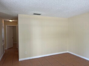 300 Orange Ave in Longwood, FL - Building Photo - Building Photo