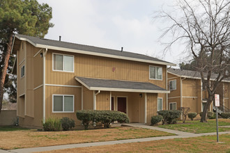 Corcoran Garden Apartments in Corcoran, CA - Building Photo - Building Photo