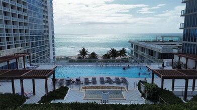 6799 Collins Ave, Unit 309 in Miami, FL - Building Photo - Building Photo