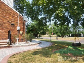100 Main St in South Plainfield, NJ - Building Photo - Building Photo
