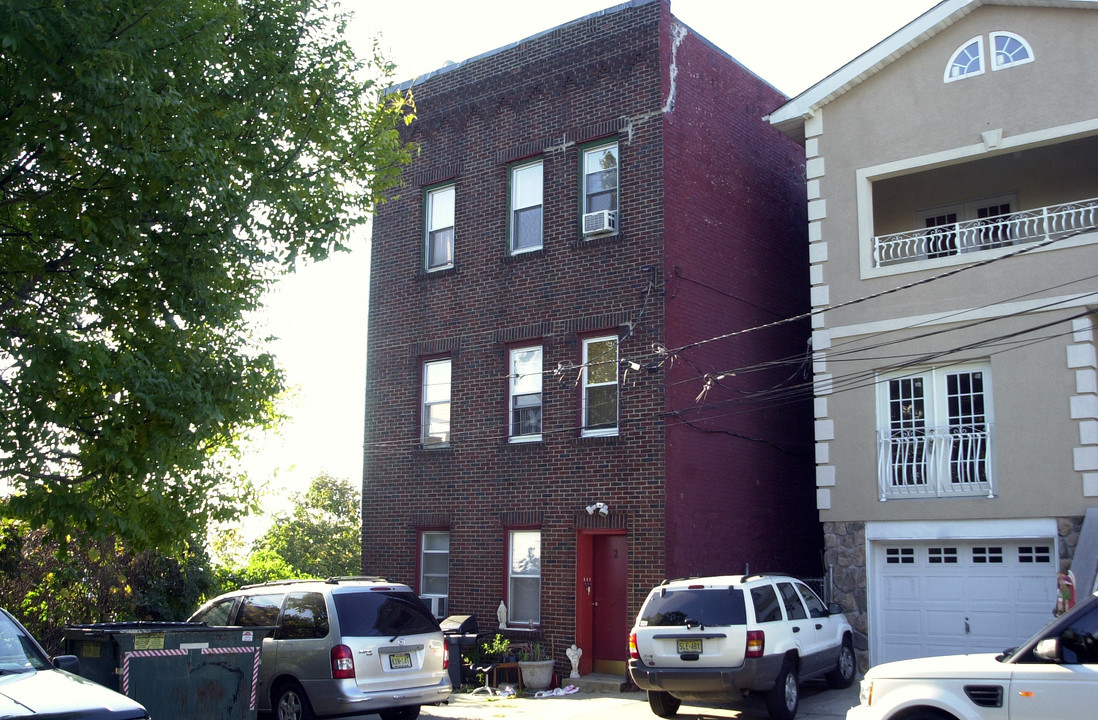 2 Bender Pl in Cliffside Park, NJ - Foto de edificio