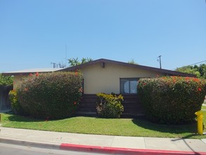 305-309 E 3rd St in Tustin, CA - Building Photo - Building Photo