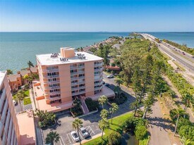 7432 Sunshine Skyway Ln S in St. Petersburg, FL - Building Photo