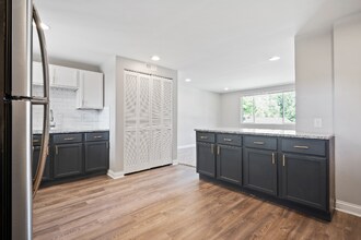 136 Town St-Unit -C in Gahanna, OH - Building Photo - Building Photo