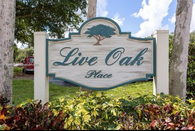 property at 9410 Live Oak Pl